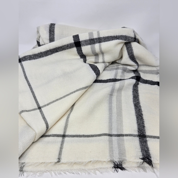 OLD NAVY OVERSIZE FLANNEL BLANKET SCARF CREAM PLAID SHAWL WRAP WOMEN OS COZY - Picture 12 of 12